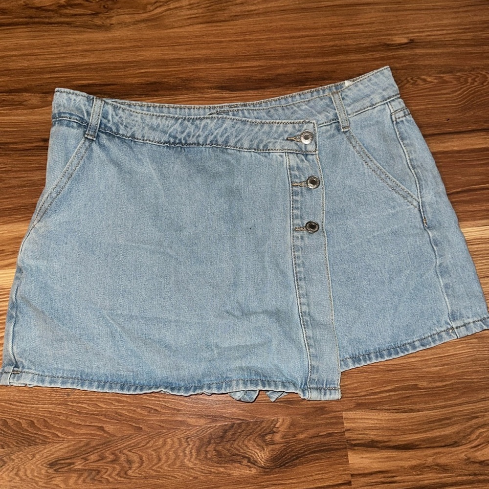 Light wash denim skort